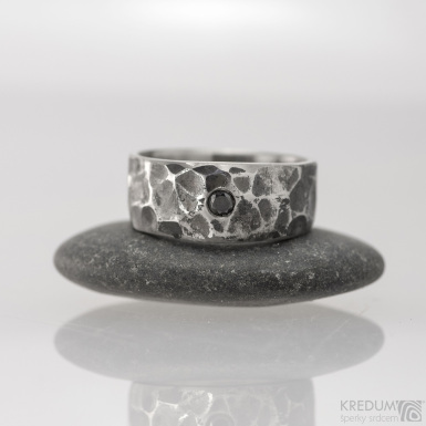 Natura s černým diamantem 2,7 mm - kovaný snubní prsten z nerezové oceli - S1402