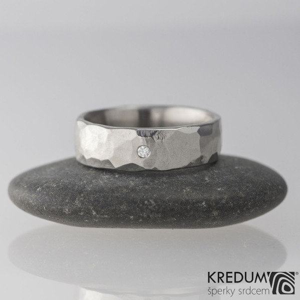 Prsten kovan nerezov ocel - Draill + ir diamant 1,5 mm - vel. 48