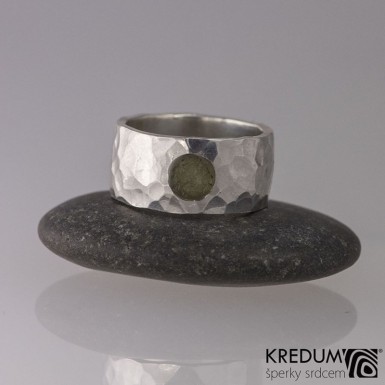 Natura silver a kámen natural - Stříbrný kovaný snubní prsten