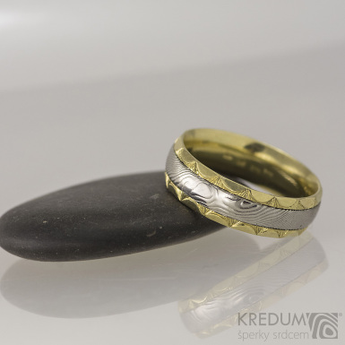 Kasiopea Engravius - dřevo - Zlaté snubní prsteny a damasteel, S1668