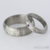 Zásnubní prsten damasteel - Prima a broušený kámen vel. do 2 mm ve stříbře, dřevo - granát