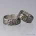 Kovaný nerezový snubní prsten - Draill tmavý a kámen natural