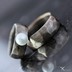 Snubní prsteny damasteel - Rock a pravá říční perla, struktura dřevo