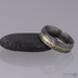 Snubn prsten damasteel - Golden line, struktura devo,  100% tmav, vel. 54,5; e 6mm
