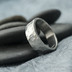 Draill a čirý diamant 2,7 mm, velikost 53, šířka 6 mm, hlava 1,9 mm, do dlaně slabý, matný - Kovaný snubní prsten - k 1792 (4)