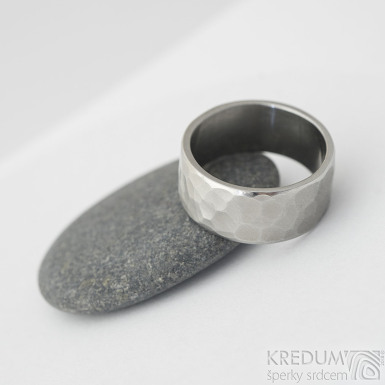 Natura line světlý - kovaný snubní prsten z nerezové oceli - SK2240
