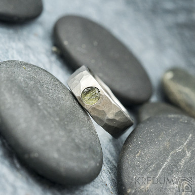 Natura světlý a kámen natural - kovaný snubní prsten z nerezové oceli