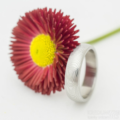 Siona damasteel - vzor čárky - kovaný snubní prsten z nerezové oceli