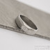 Zásnubní prsten s diamantem damasteel - Mini alane, struktura dřevo, lept světlý střední + čirý diamant 1,5 mm, velikost 46, šířka hlavy 4,5 mm, šířka v dlani 3,5 mm - et 1981