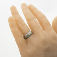 Golden line - snubn prsten damasteel, struktura devo, lept 75% - zatmaven,  velikost 58, ka 7 mm - na ruce uml ruce - produkt SK2927