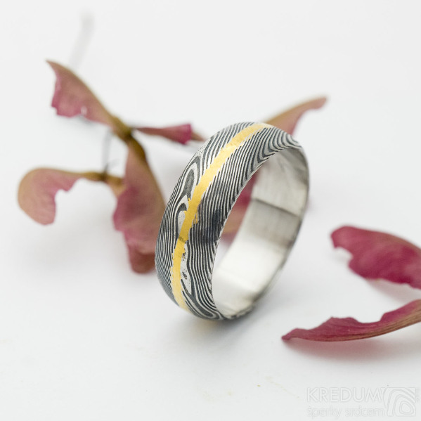 Golden line - snubn prsten damasteel, struktura devo, lept 75% - zatmaven,  velikost 58, ka 7 mm, profil A - produkt SK2927