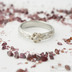 Zásnubní prsten - Goridk flower s kytickou z bileho zlata a diamant 1,5mm, velikost 59, šířka 4 mm - k 2394
