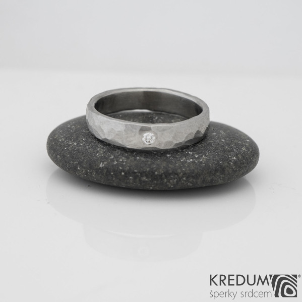 DRAILL + čirý diamant 2 mm - Prsten kovaný z nerezové oceli