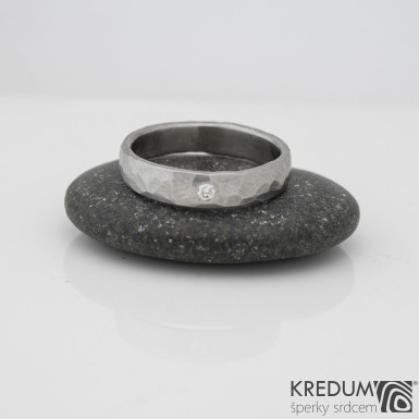 Natura a ir diamant 2 mm - kovan snubn prsten z chirurgick oceli