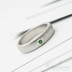 Zásnubní prsten se smaragdem - Prima damasteel a broušený smaragd vsazený do stříbra, struktura dřevo, lept světlý jemný, vel. 52, profil B, šířka 4,5 mm - k 5135