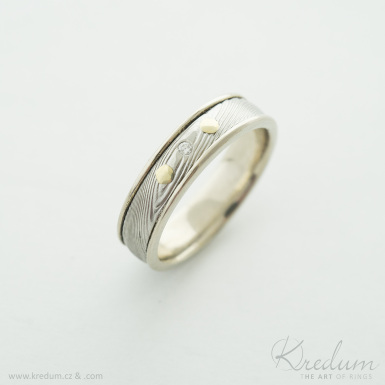 Snubní prsten Kasiopea white, dřevo, čirý diamant a dva zlaté suky - SK5287
