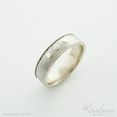 Snubní prsten Kasiopea white, dřevo a tři zlaté suky - SK5295