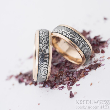 Kasiopea red - dřevo - Zlaté snubní prsteny a damasteel