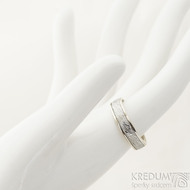Kasiopea white - 56,  5 mm, tl 1,6 mm, okraje 2x0,75 mm, voda - 75%SV - Damasteel a zlat snubn prsteny - sk2215