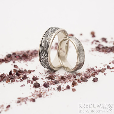 Kasiopea white - voda - Zlaté snubní prsteny a damasteel