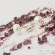 Kiki - náušnice bílé perly - průměr 7,9 mm - oválnější perly, každý kus je originál