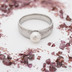 Zásnubní prsten damasteel - Siona s pravou říční perlou, struktura voda, lept světlý střední, profil A+CF - velikost 56, šířka hlavy 6 mm, do dlaně 4,5 mm - Damasteel zásnubní prsten s perlou - k 2797