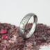 Zásnubní prsten s perlou - Siona damsteel, struktura dřevo, lept tmavý hrubý, profil B+CF -vel 58, šířka hlavy 5mm, do dlaně 3,5 mm - k 1667