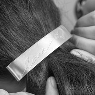Linka s nápisem Love ♥ - základ 8 cm, šíře 1,9 mm - Nerezová spona do vlasů, SK1733