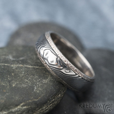 Luna s tepanými okraji - dřevo - Stříbrné snubní prsteny a damasteel, S1354