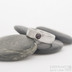 Prima a český granát - 51, šířka 6 mm, tloušťka 1,8 mm, dřevo, lept světlý střední, profil B+CF - Damasteel snubní prsteny