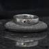 Zásnubní prsten s granátem - Prima damasteel + broušený granát vsazený do zlatého lůžka, struktura dřevo, lept střední tmavý, velikost 58, šířka 4 mm