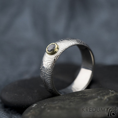PRIMA a černý diamant 4 mm ve zlatě - kolečka - prsten ocel damasteel, SK1629