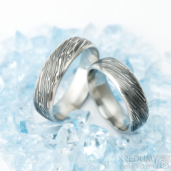Prima line - voda - Snubní prsten kovaná nerezová ocel damasteel - šířka 5,5 mm