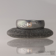 Snubn prsten damasteel - PRIMA + diamant princes 2 x 2 mm v ervenm zlat