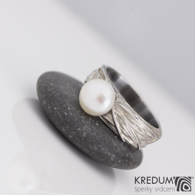 Gordik s perlou - Motaný snubní prsten nerezový