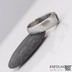 Greeneli - Kovaný prsten damasteel s vltavínem, velikost 54