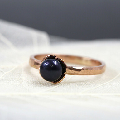 Marry Black - zlat prsten s ernou perlou