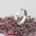 Silverd draill a broušený rubín 2 mm - velikost 54, šířka 4 mm, lesklý, vnitřní zaoblení - Stříbrný zásnubní prsten - k 1704 (2)