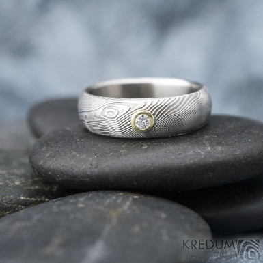Siona a čirý diamant 2,3 mm ve zlatě - zánubní prsten nerezová ocel damasteel, SK1656