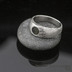 Zásnubní prsten s vltavínem - Siona damasteel, struktura voda, lept světlý střední, profil B - vel. 55, šířka v hlavě 7 mm, do dlaně 3,5 mm, průměr vltavínu 5,5 mm - s2140