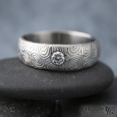 Siona damasteel a čirý diamant 3 mm - vzor kolečka - kovaný snubní prsten z nerezové oceli