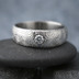 Siona a čirý diamant 3 mm - struktura kolečka - Kovaný prsten damasteel