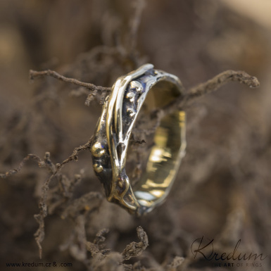 Gordik Mokume Gold yellow - patina - Motaný zlatý prsten s ozdobami - SK4344