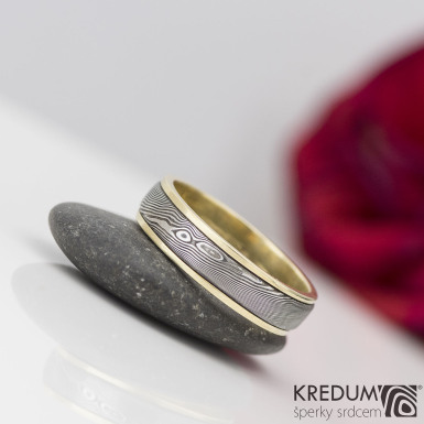 Kasiopea yellow - Zlatý snubní prsten a damasteel dřevo, S2208