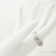 Snubní prsten Kasiopea white - dřevo - 58, šířka 6, tlouš´tka 1,7 mm - okraje hladké 2x0,75 mm, profil E - SK2013 (5)