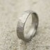 snubn prsten z titanu - Natura - velikost 56,5, ka 4 mm, tlouka stedn, profil C+CF, leskl - Et 2334