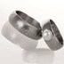 pánský prsten Prima nerez s rytím na povrchu a dámský prsten Prima nerez s perlou