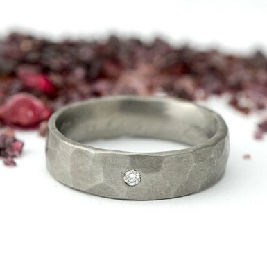Natura titan a čirý diamant 1,7 mm - matný - kovaný snubní prsten z titanu