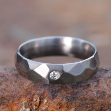 Rock titan a čirý diamant 2 mm - lesklý - snubní či zásnubní prsten z titanu