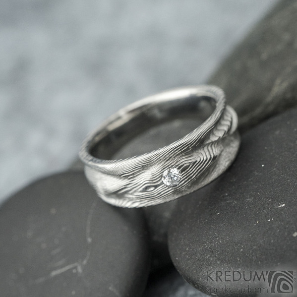 Vla vod a ir diamant 2,3 mm - devo svtl, velikost 51, ka 7 mm do dlan 4,5 mm - Damasteel snubn prsteny
